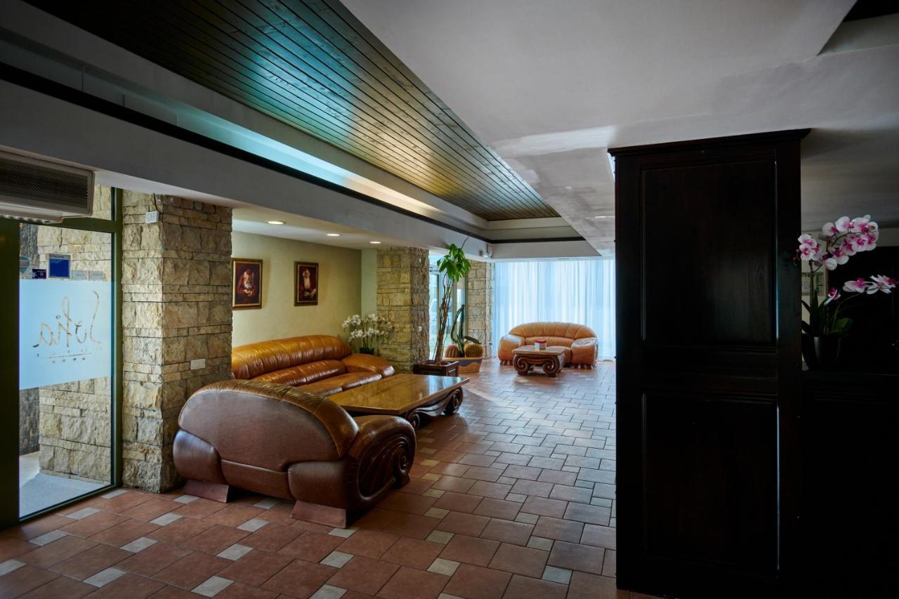 Hotel & Restaurant Sofia Сучевица Екстериор снимка